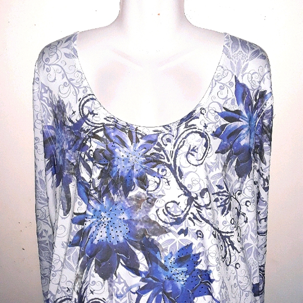 DECORATED ORIGINAL LADIES BLOUSE. SIZE IS XL